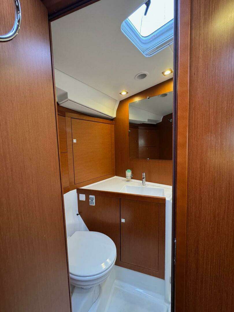 2017 Beneteau Oceanis 45 - Image 58