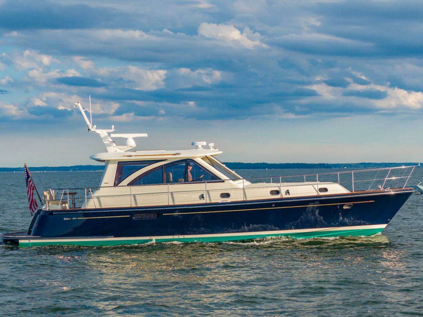 2014 Hunt Yachts — - Image 2