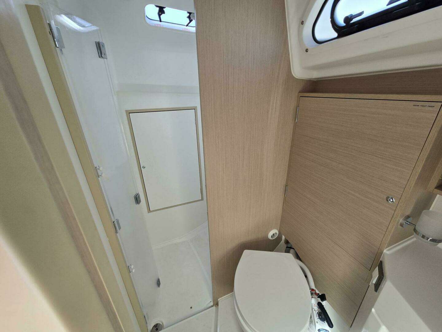 2023 Beneteau Oceanis 34.1 - Image 8