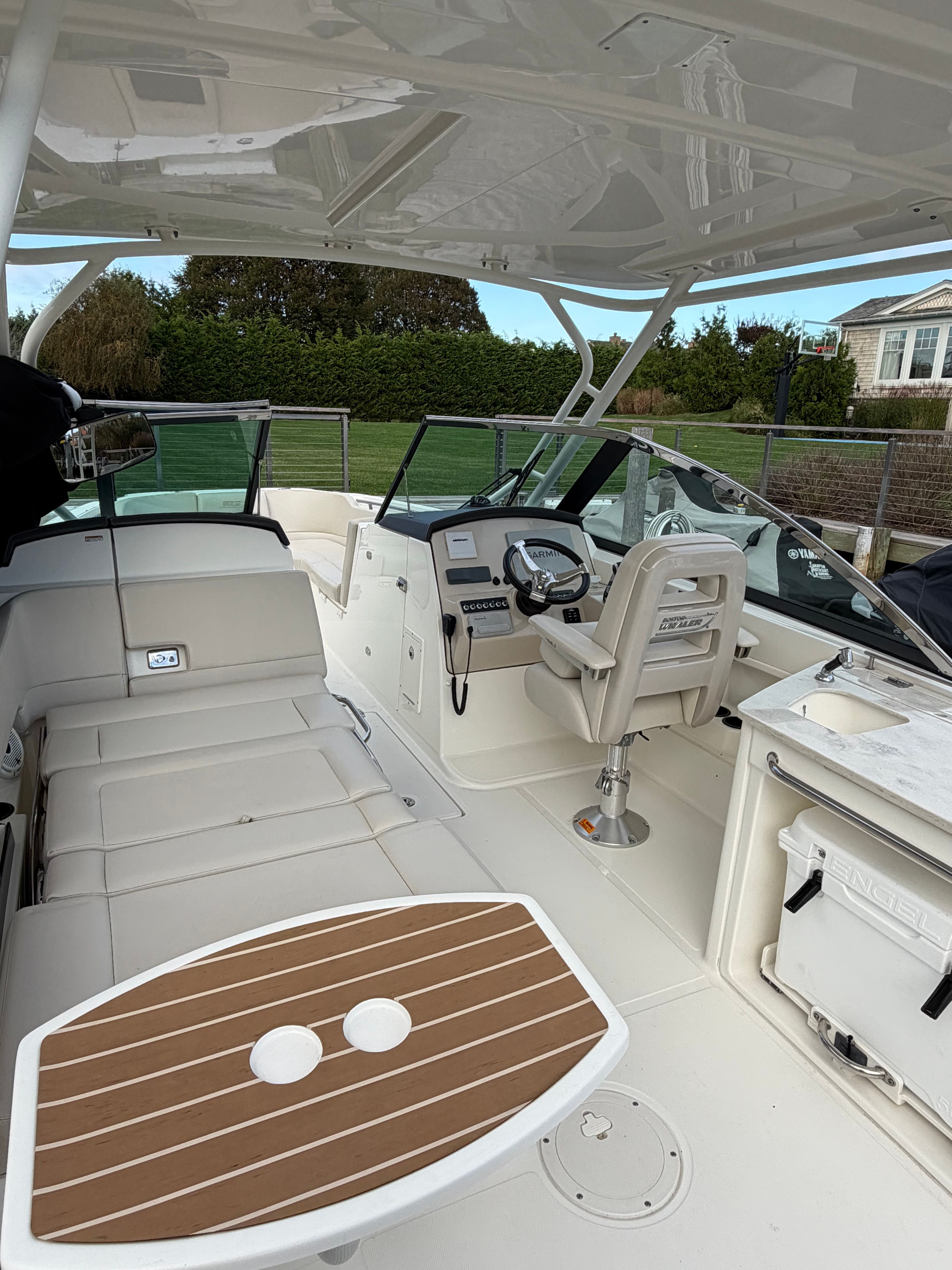 2019 Boston Whaler 270 Vantage - 10