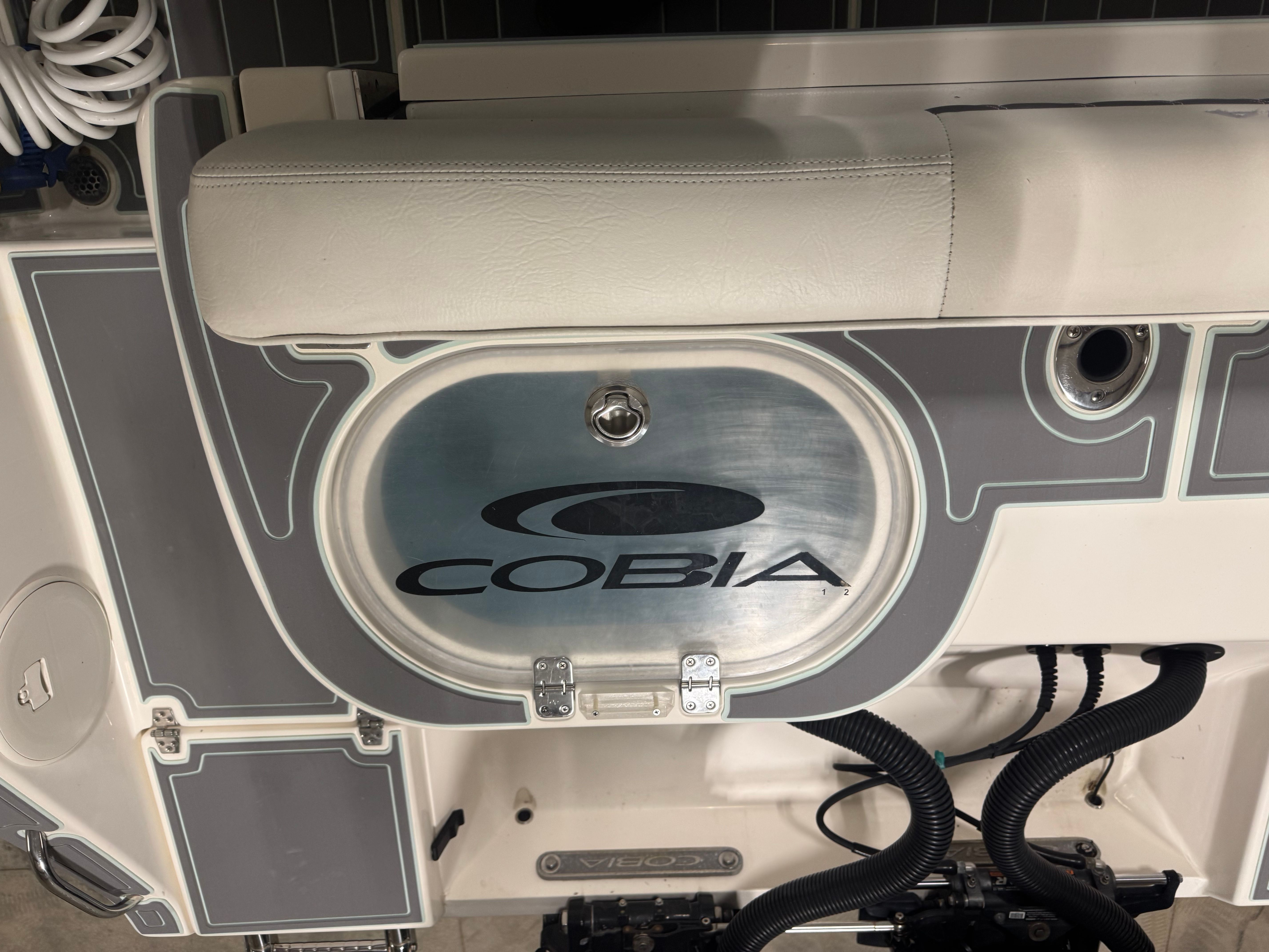 2021 Cobia 262 Center Console - 14