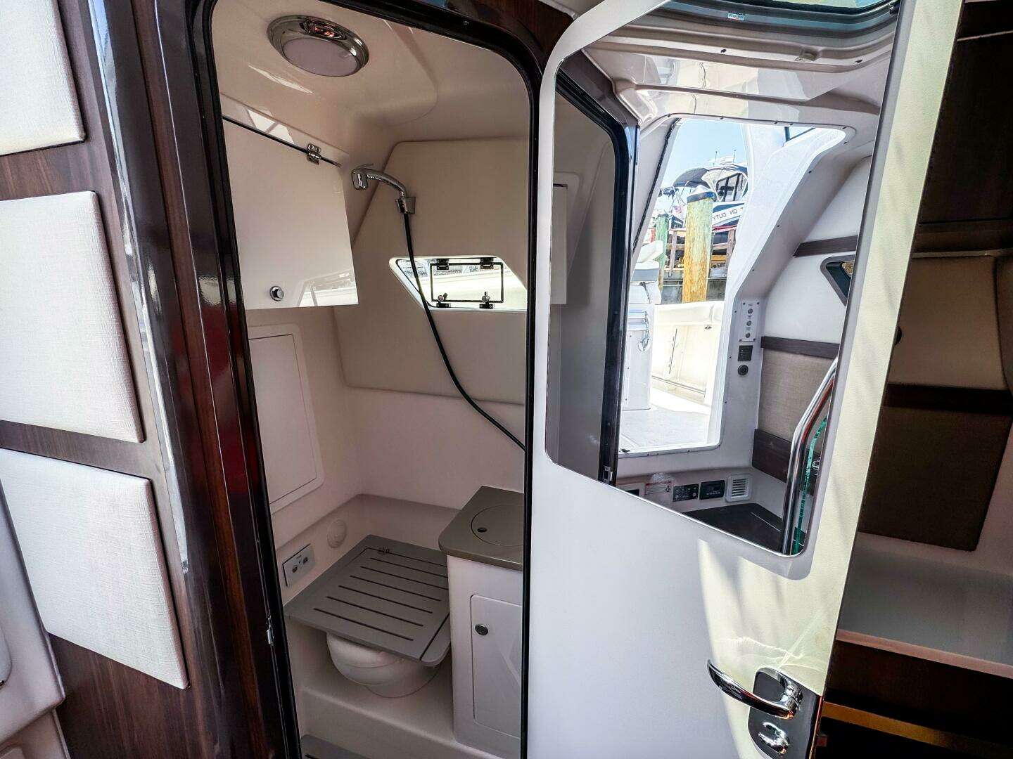 2025 Edgewater 370CC - Image 24