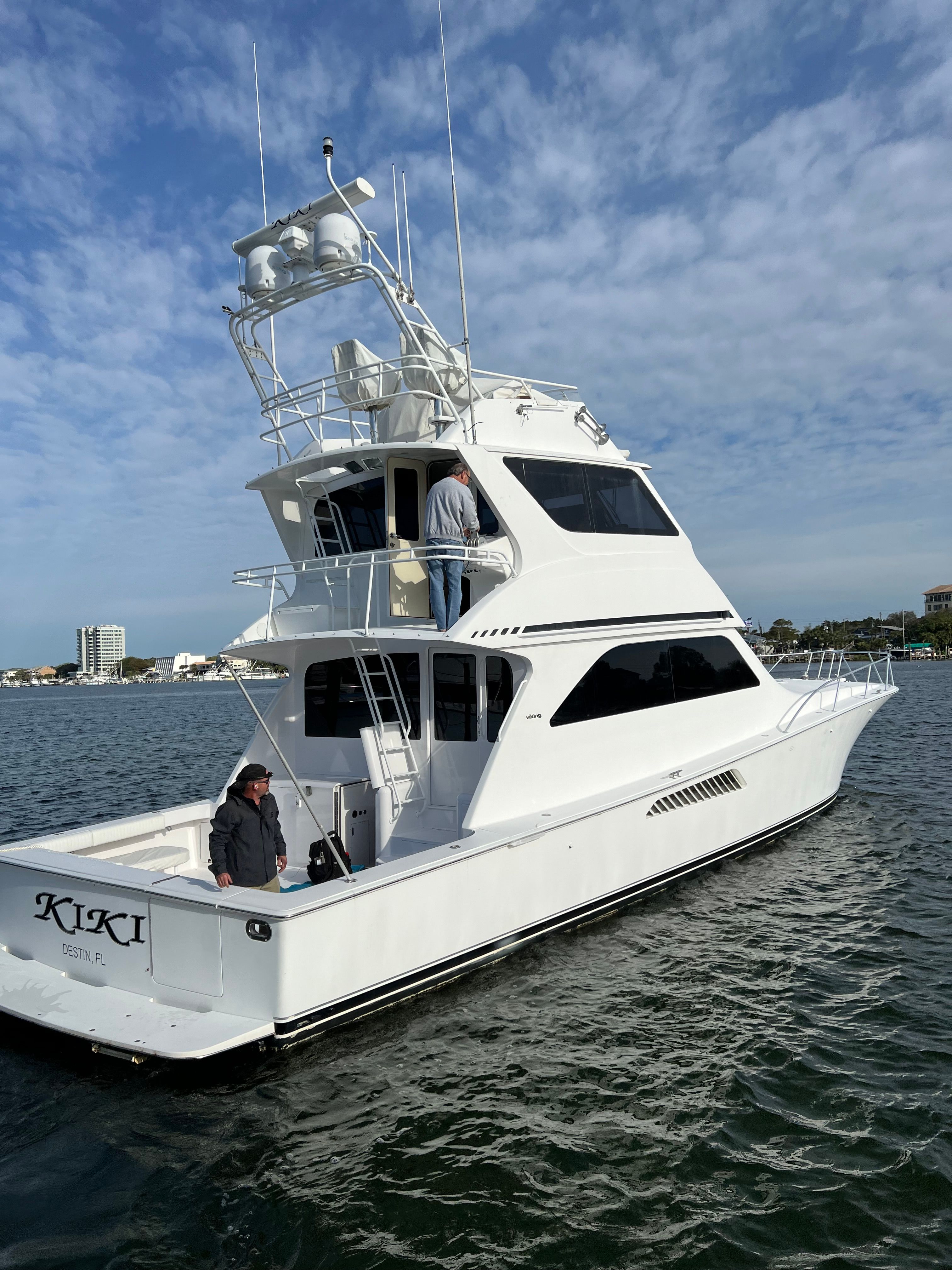 2002 Viking 61 Enclosed Bridge - 13