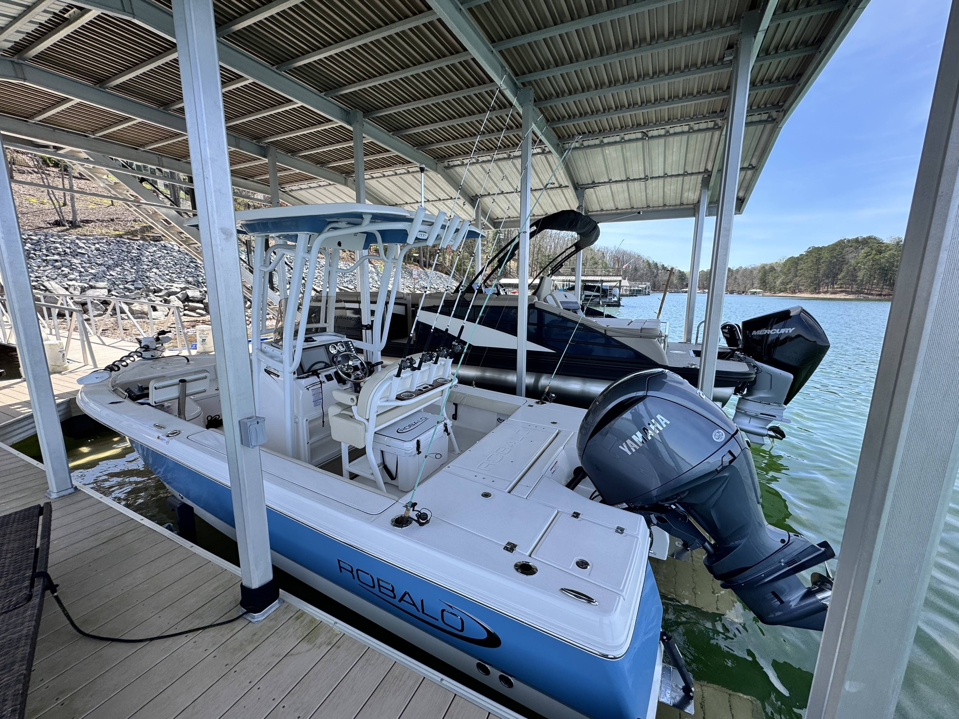 2026 Robalo 226 - 22
