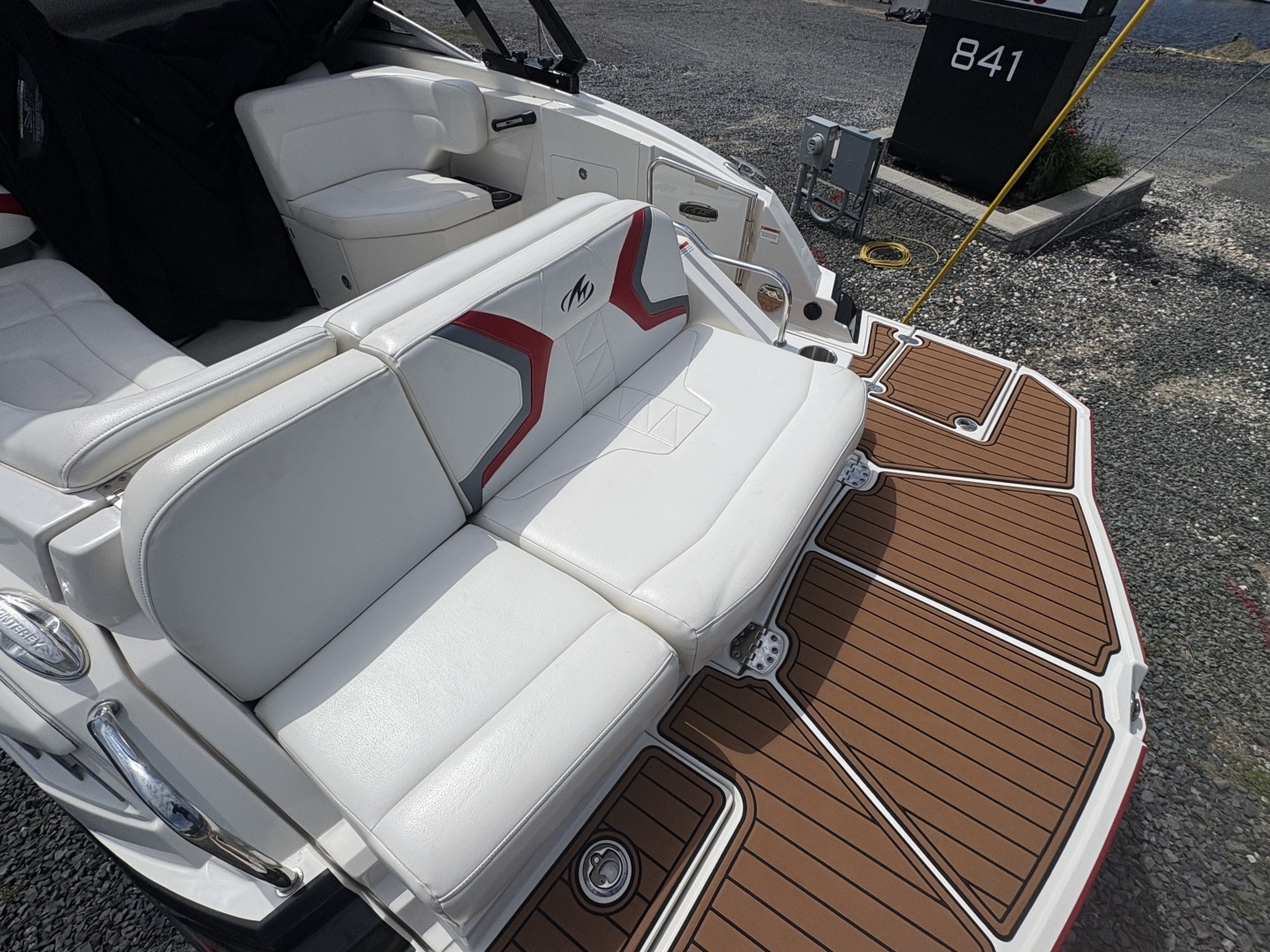 2013 Monterey M5 Sport Boat - Image 8