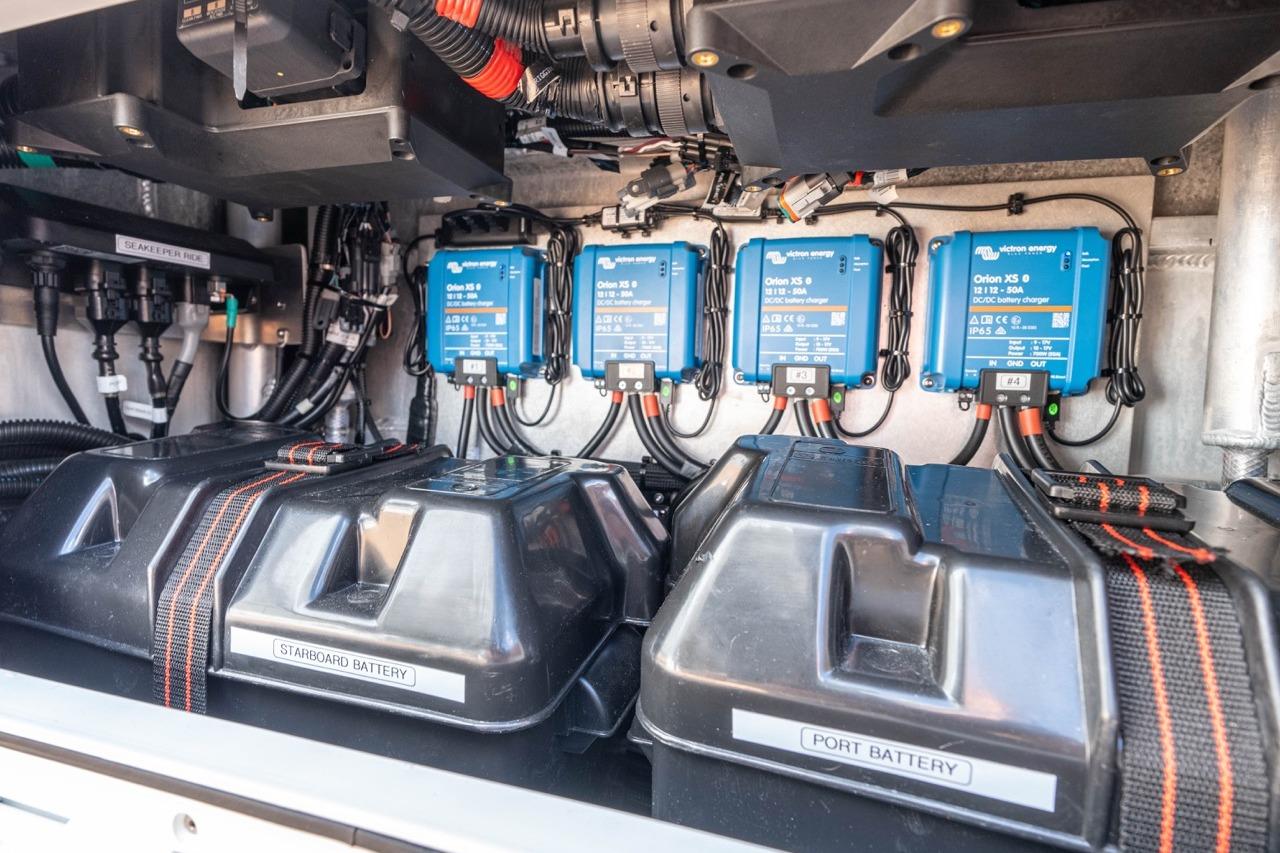 Electrical system of Makaira Gen 3 36, 2025 model, featuring batteries and chargers.