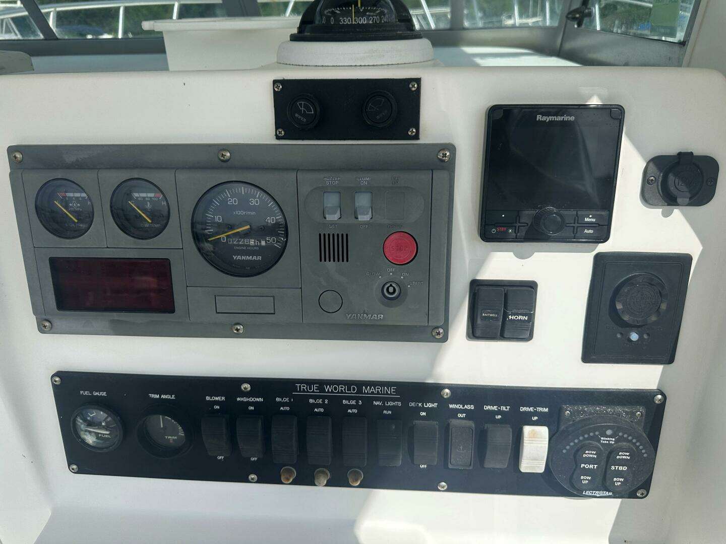 2003 True World Marine TE 288 - Image 7