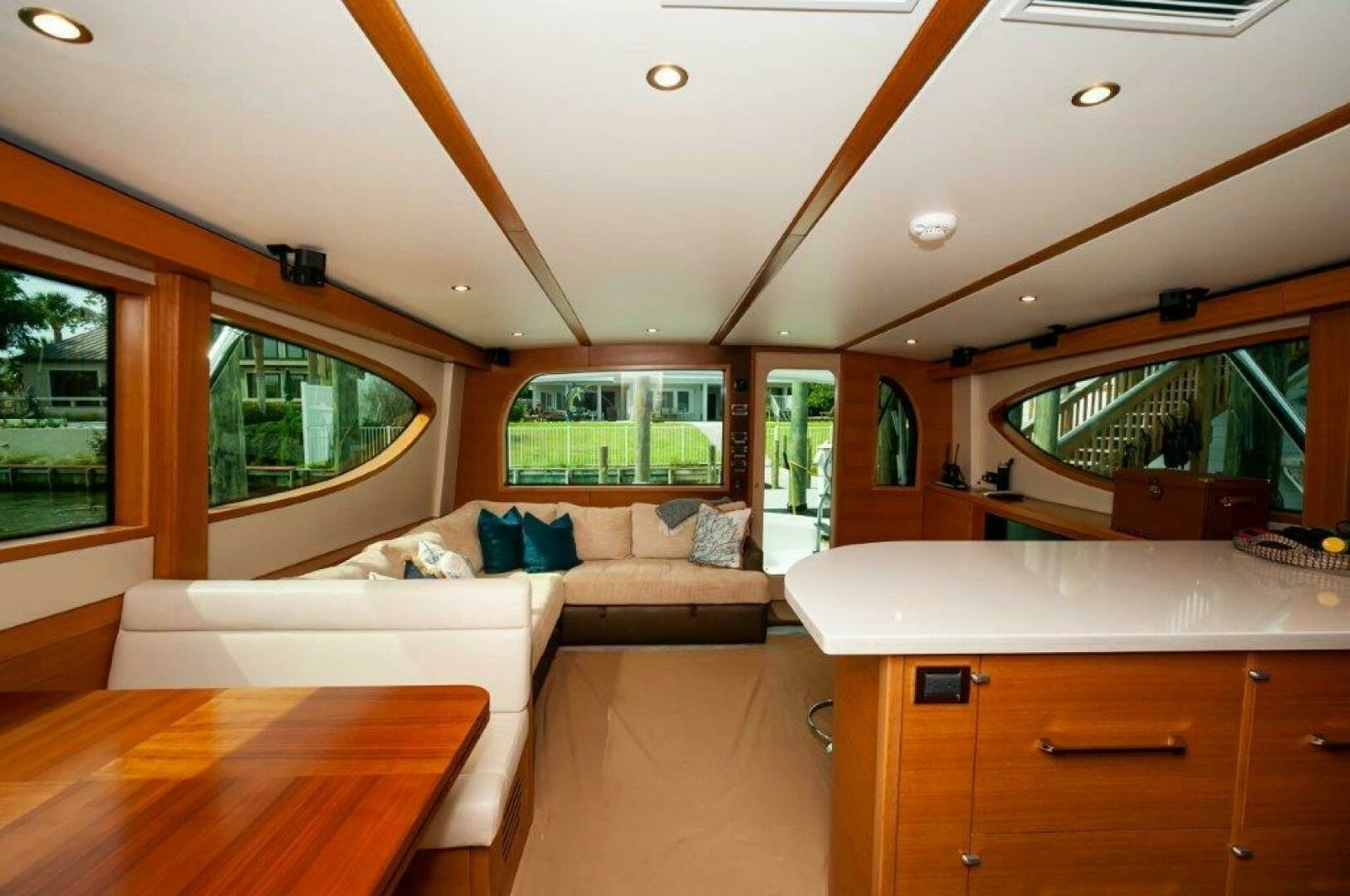 2016 Hatteras GT60 - Image 9