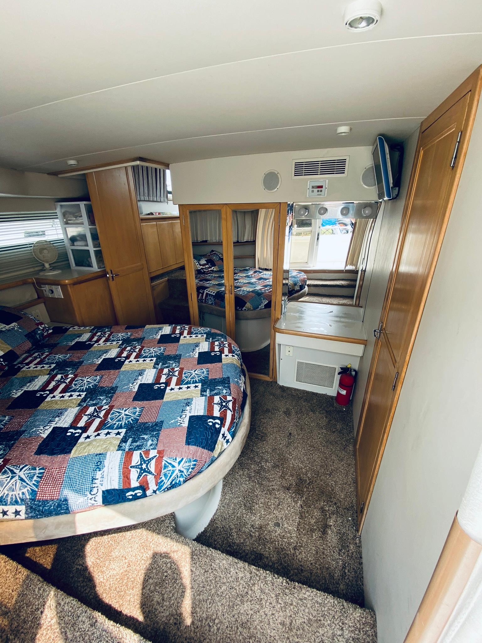 1994 Carver 430 Cockpit Motor Yacht - 16