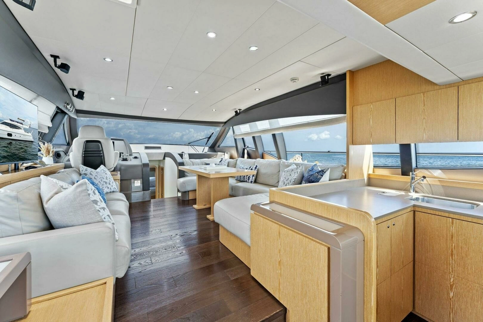 2013 Ferretti Yachts 620 - Image 15