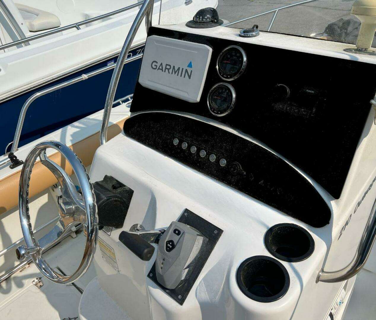 2004 Boston Whaler 210 Outrage - Image 8