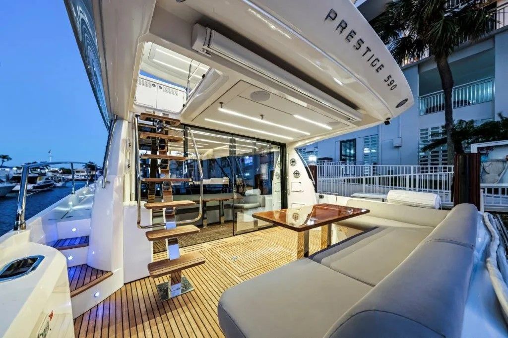 2020 Prestige 590 - 15