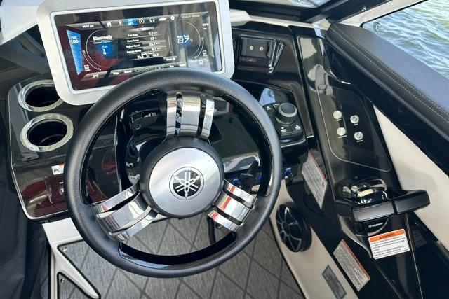 2021 Yamaha Boats 275SD helm with touchscreen display and modern controls.