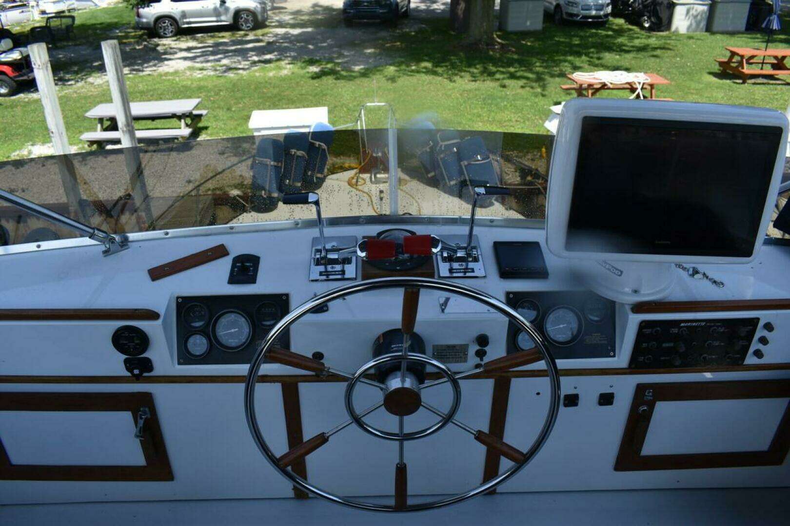1985 Marinette 39 Double Cabin - Image 26