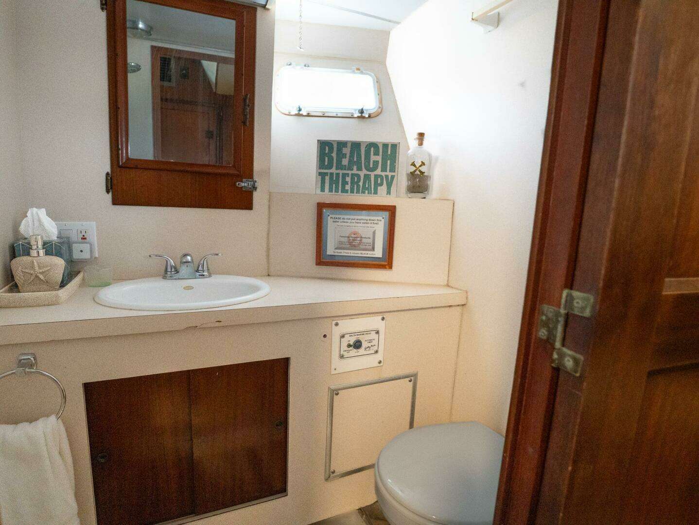 1975 Hatteras 58 Yacht Fisherman - Image 17