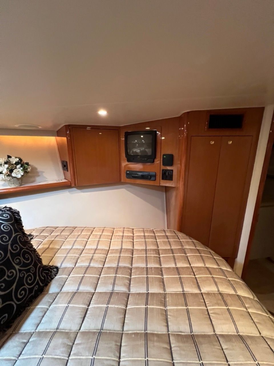 2002 Viking 61 Enclosed Bridge - 91