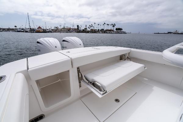 2025 Regulator 28 boat with fold-down rear seat.