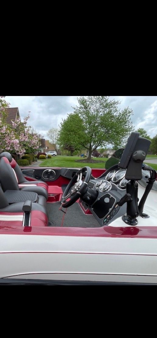The image shows the cockpit of a 2009 Ranger Z520 Comanche with red and gray seats.