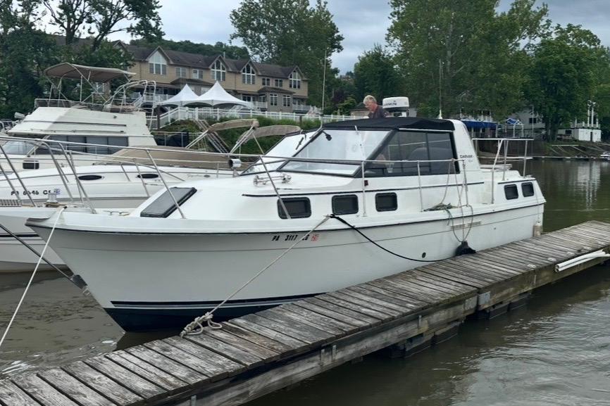1985 Carver 28 Riviera