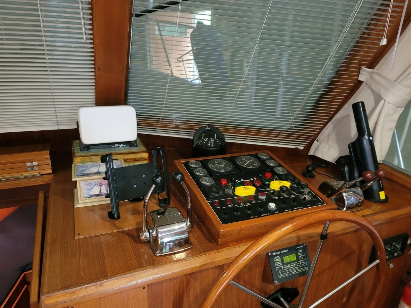 1990 DeFever Offshore Cruiser - Image 9