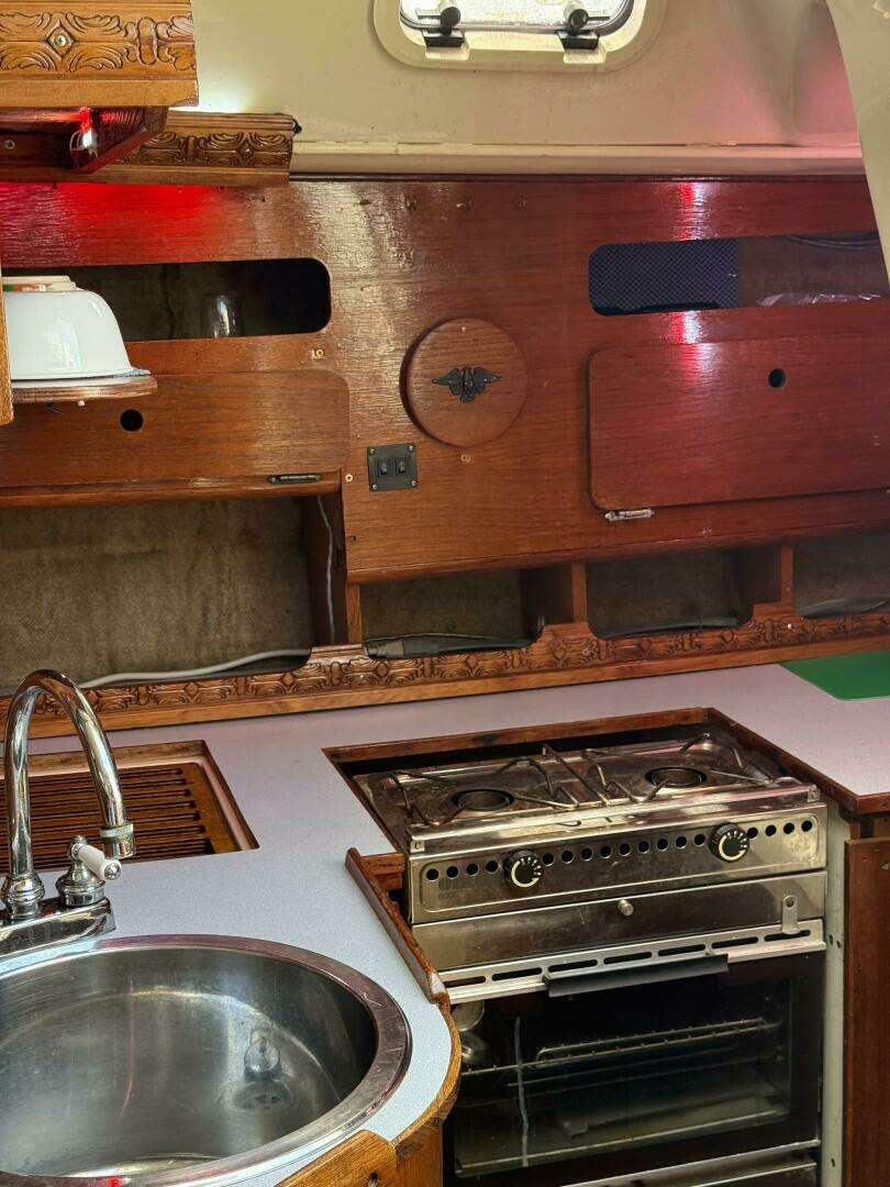 1989 Hunter 33.5 - Image 6