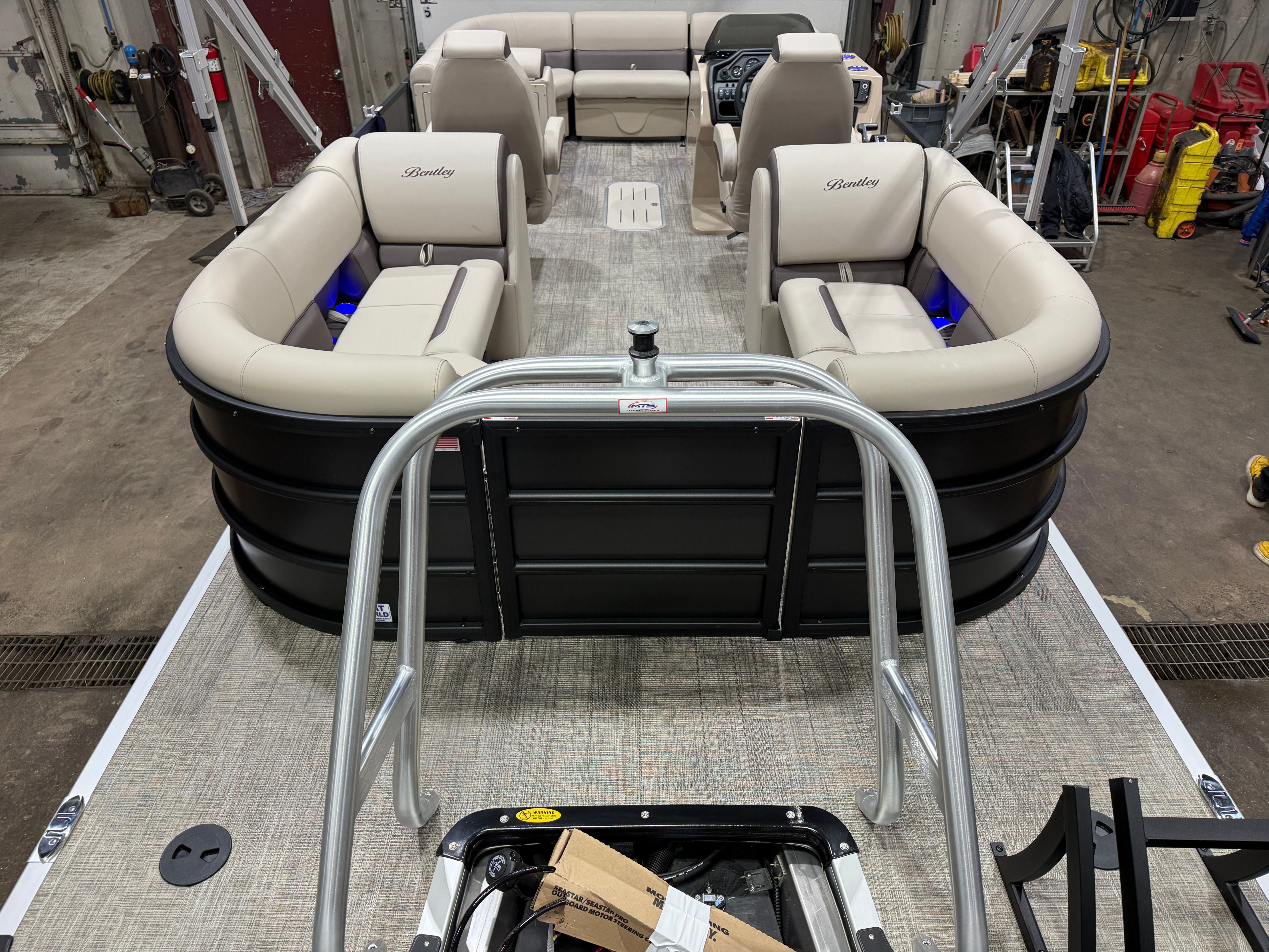2026 Bentley Pontoons Legacy 223 Navigator Quad Lounge Tritoon & Honda 4-Stroke EFI - 5
