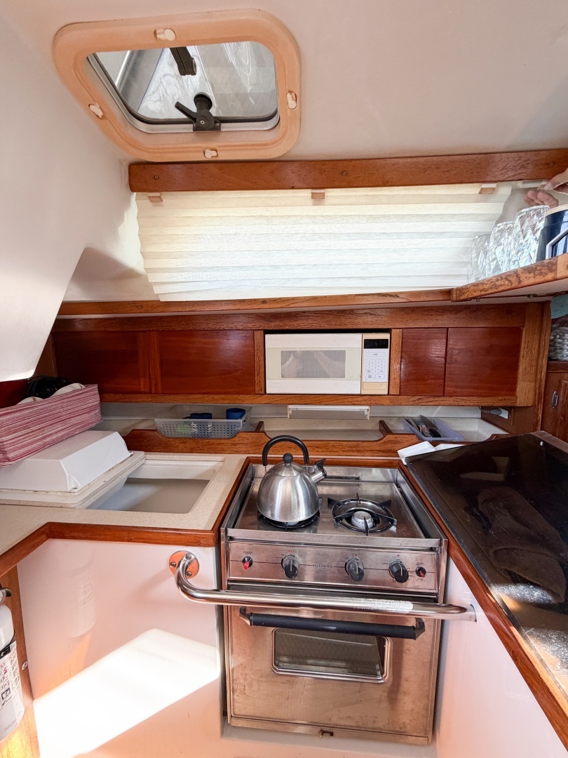 1996 Catalina 36 Mk II - Image 25
