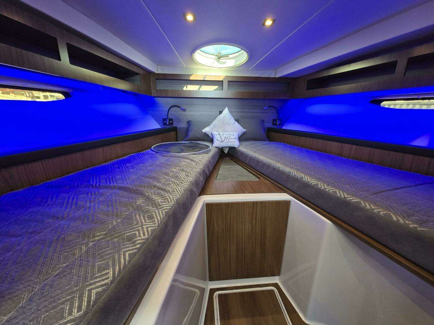 2020 Four Winns V355 Coupe OB - Image 19