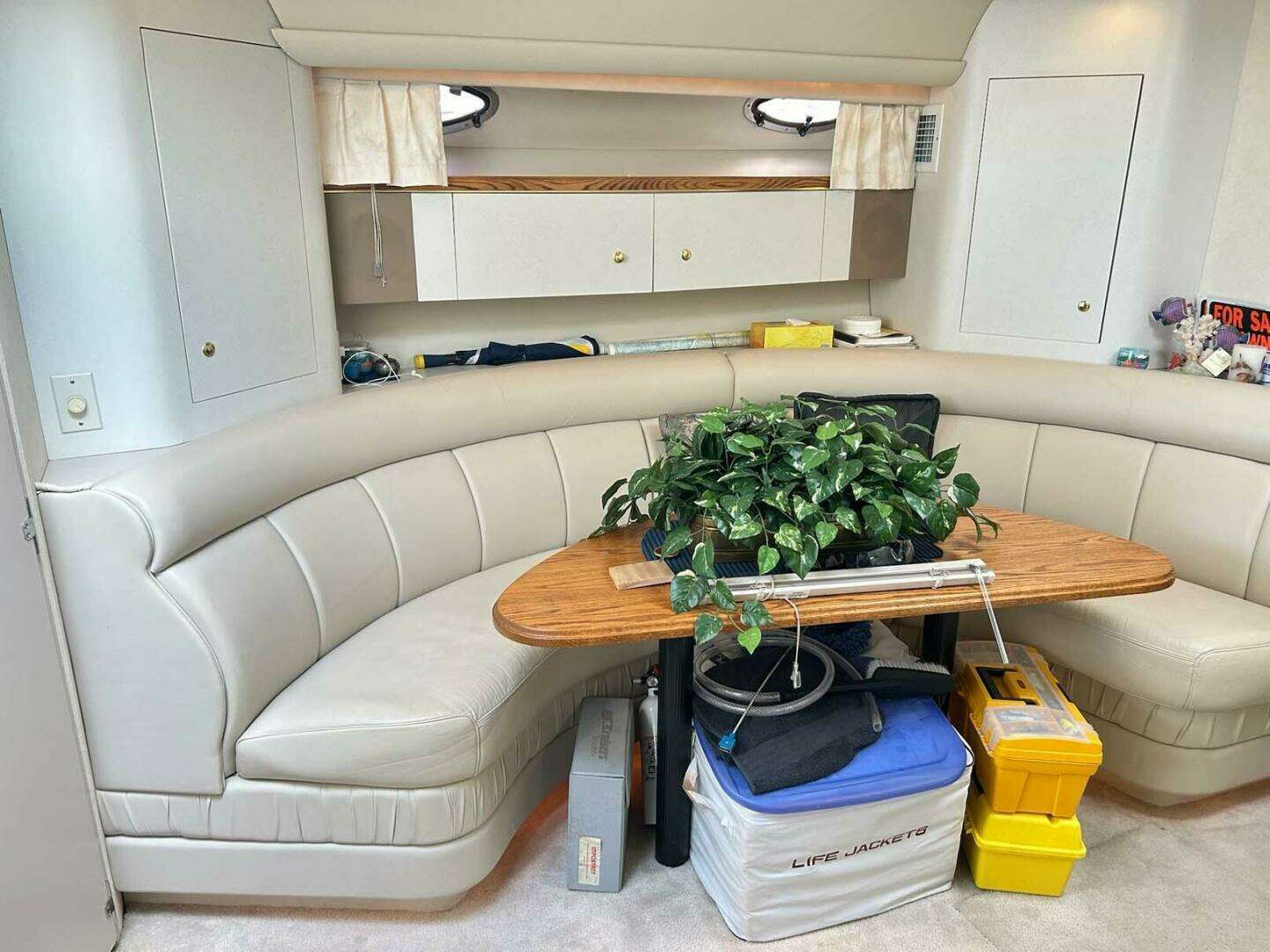 1997 Cruisers Yachts 4270 Esprit - Image 9