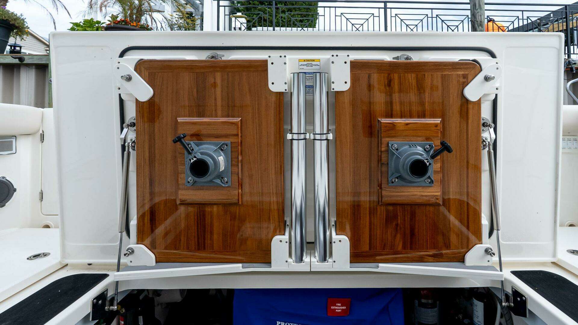2024 Boston Whaler 405 Conquest - Image 12
