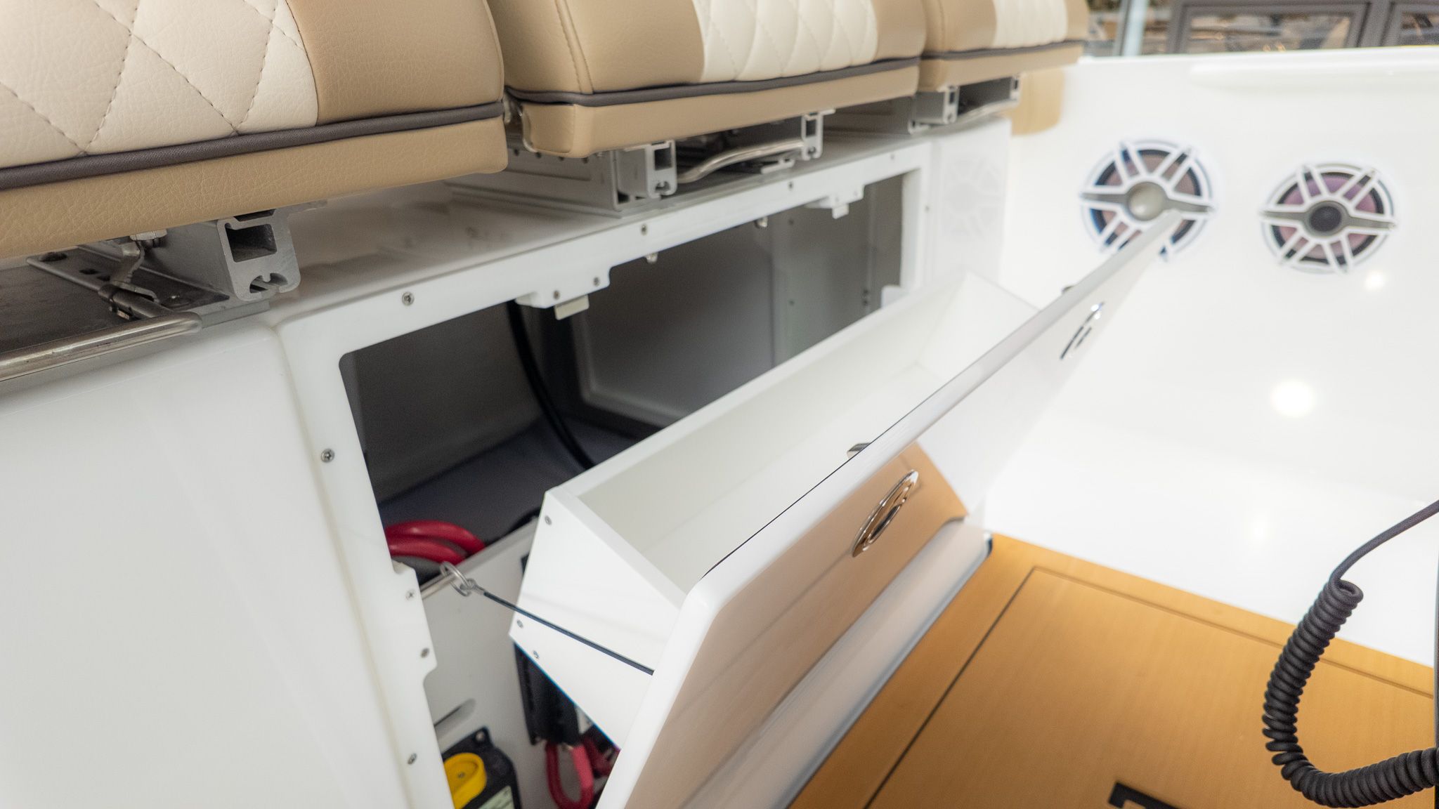 2026 Everglades 335 Center Console - 30