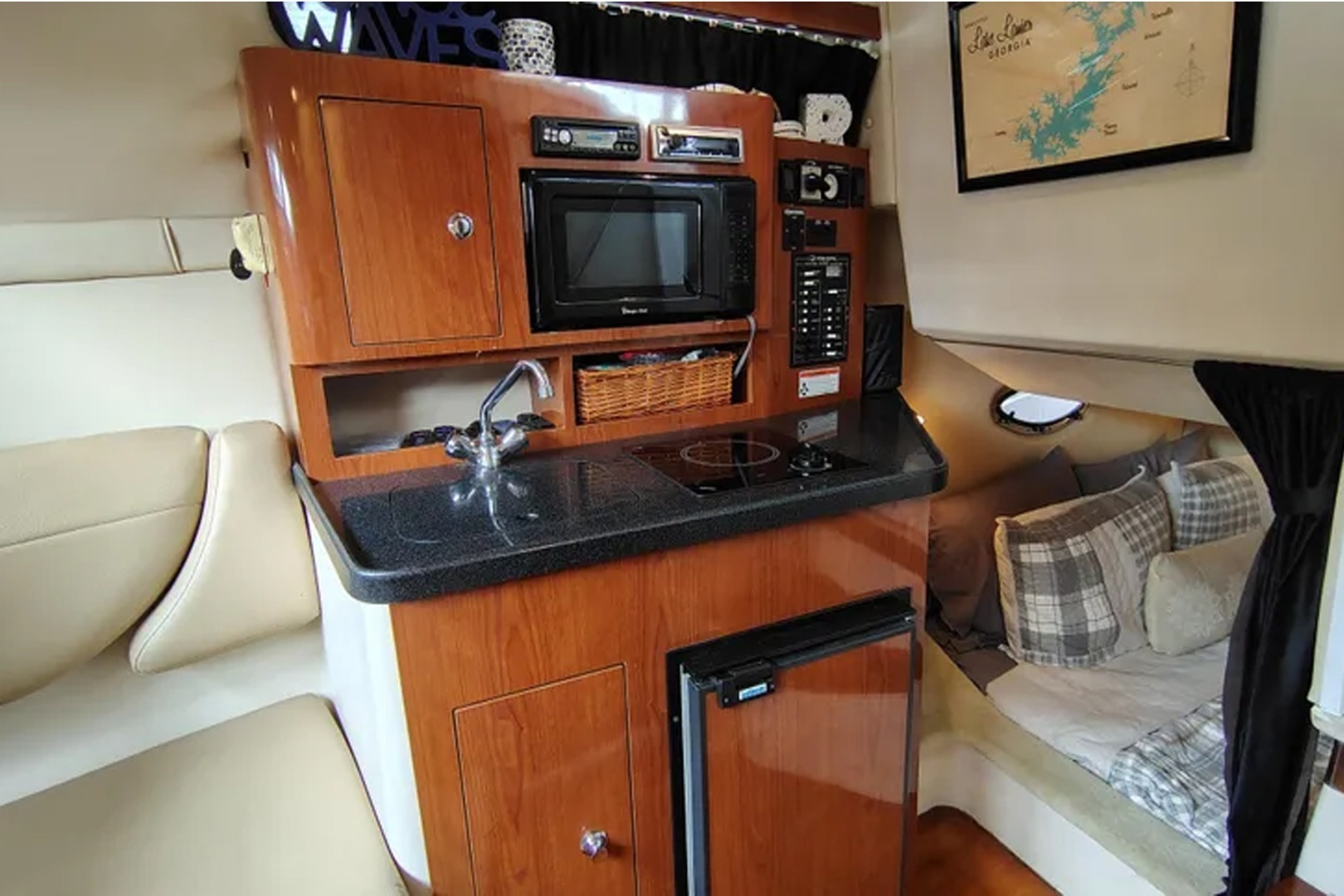 2008 Regal 2565 Window Express - Image 21