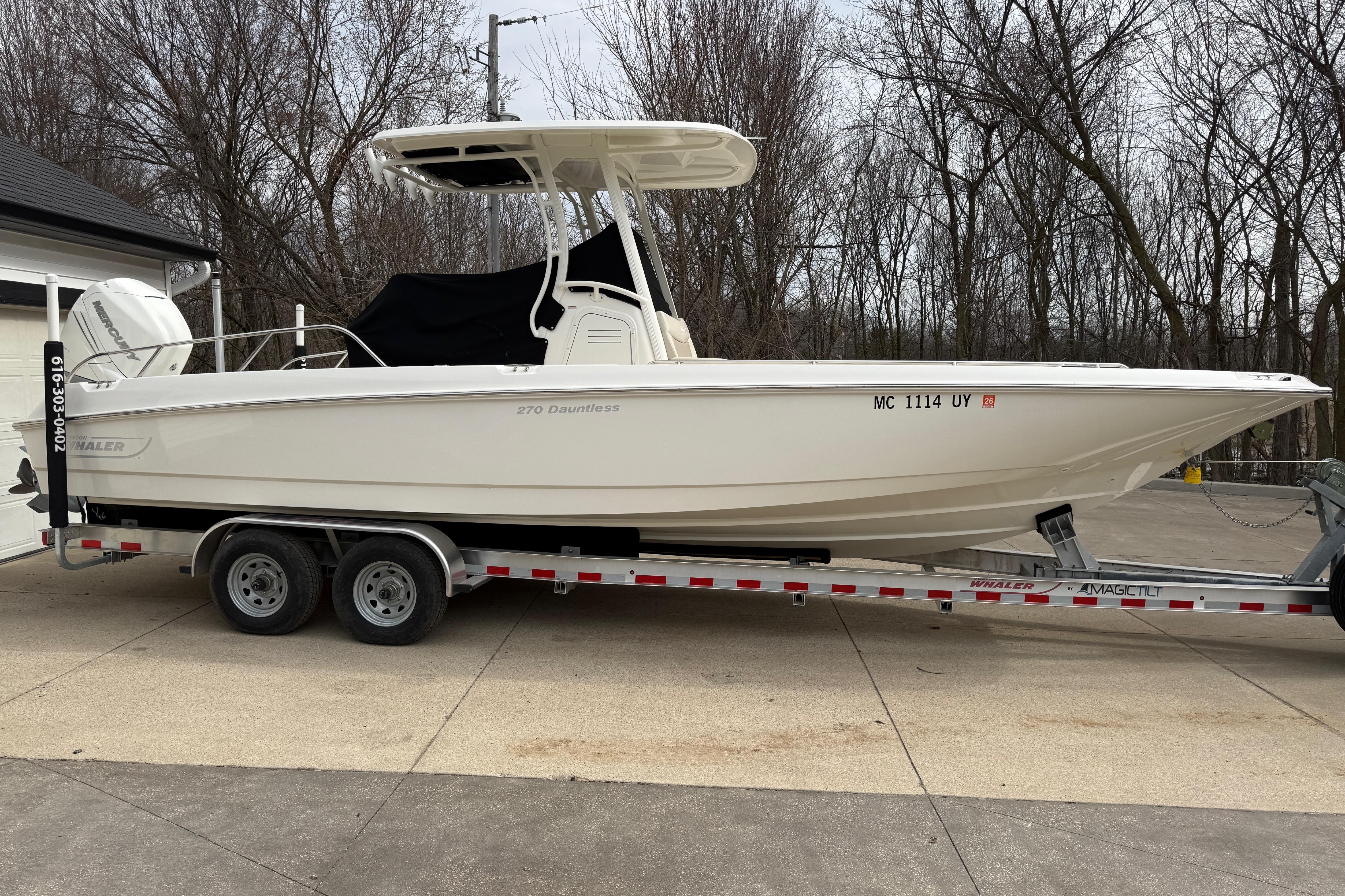 2022 Boston Whaler 270 Dauntless