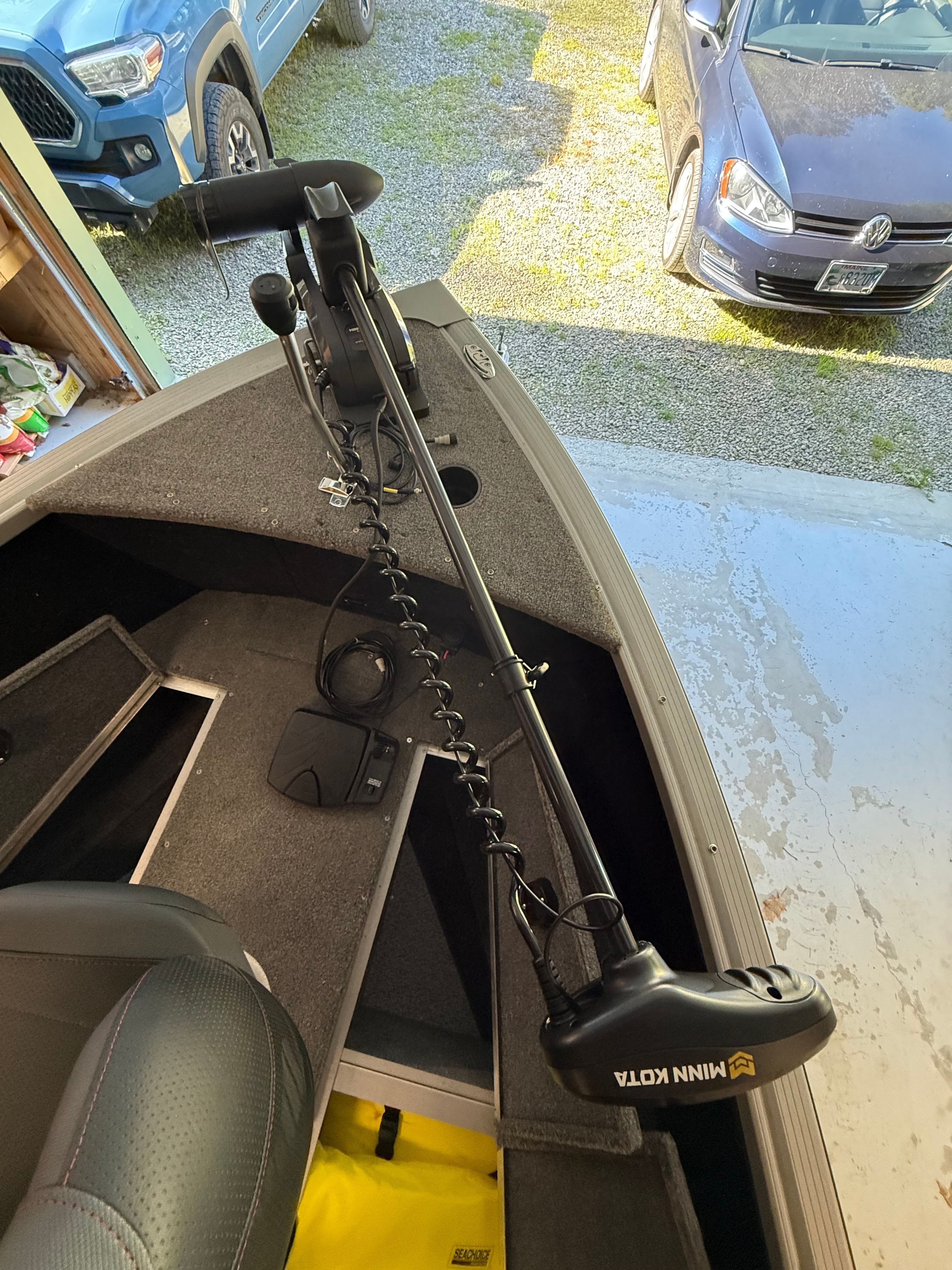 Interior view of an Alumacraft Competitor 175 Sport with Minn Kota trolling motor.