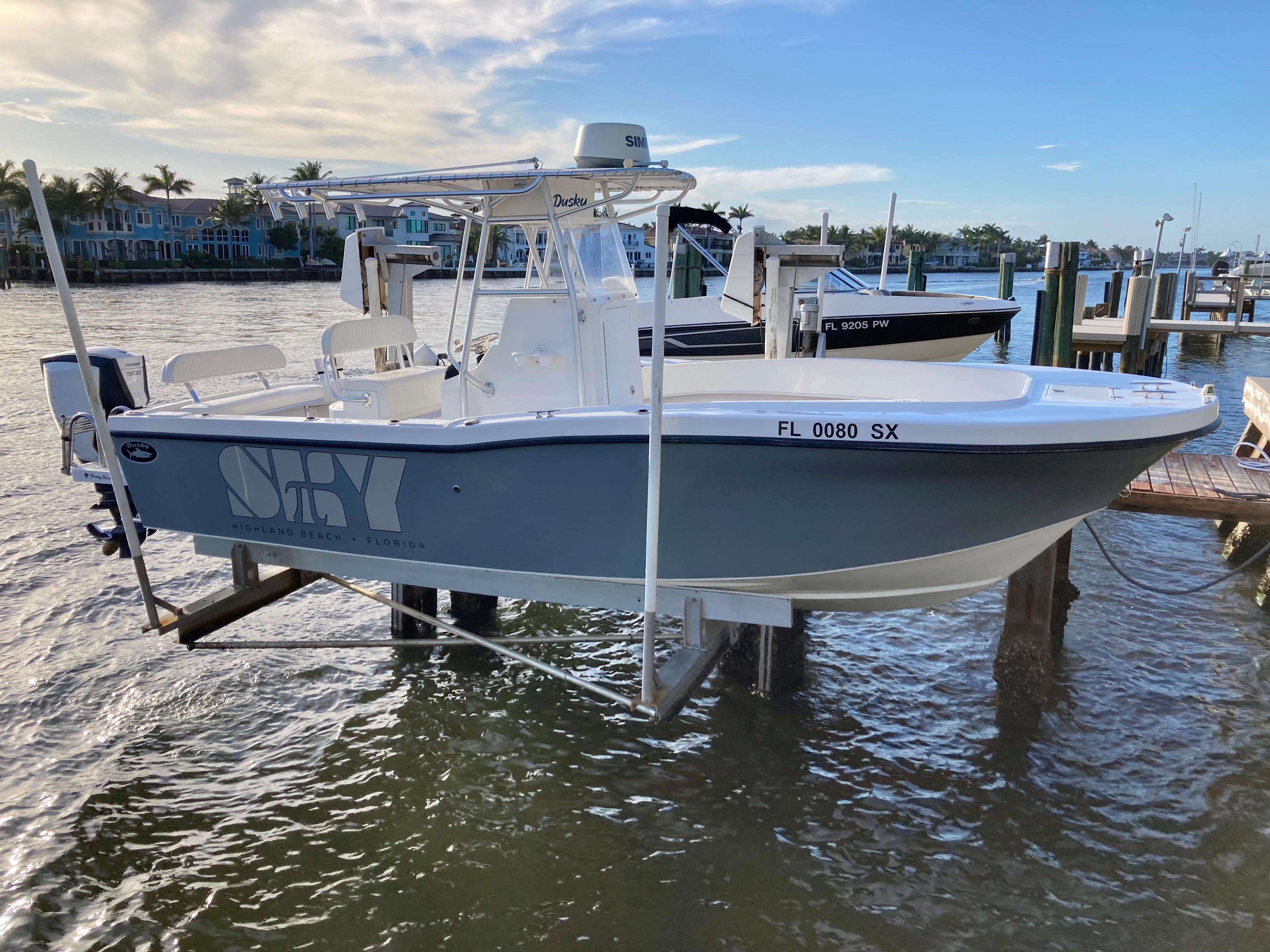 2021 Dusky 252 T