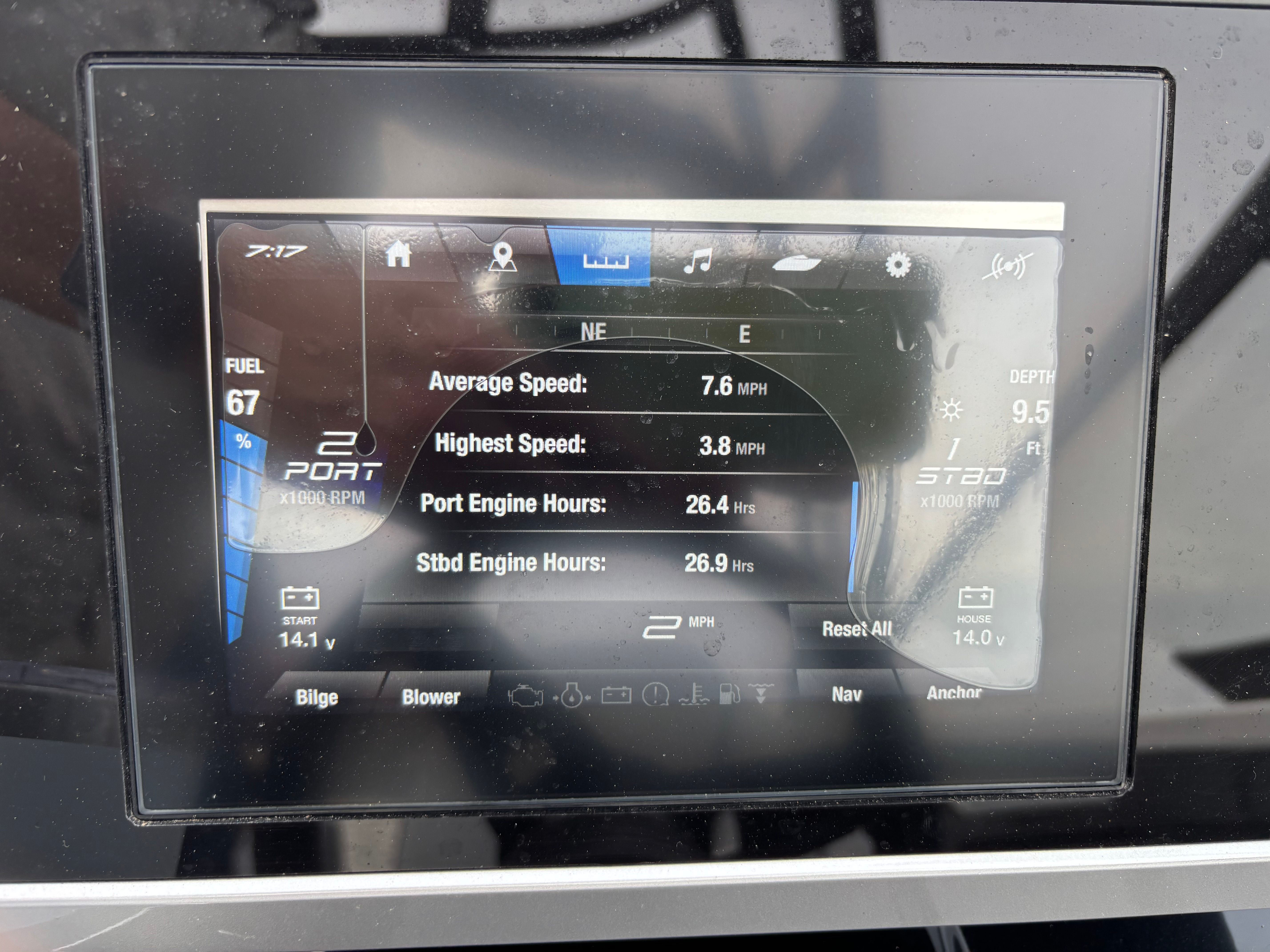 The display shows boat data like speed and engine hours.