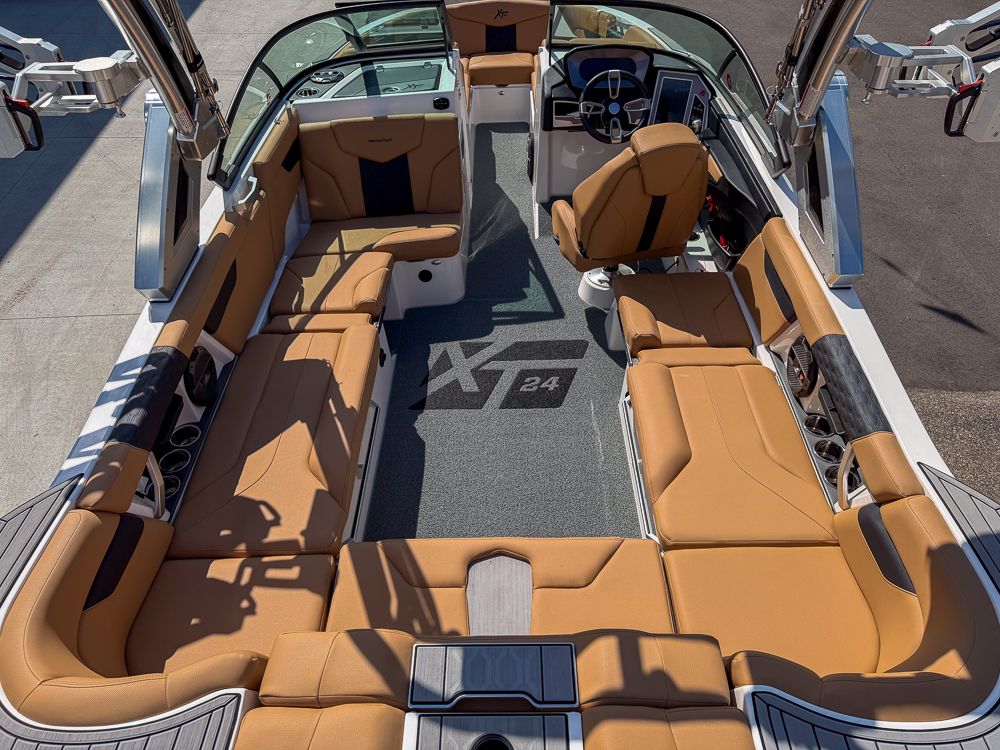 2022 MasterCraft XT24 - 14