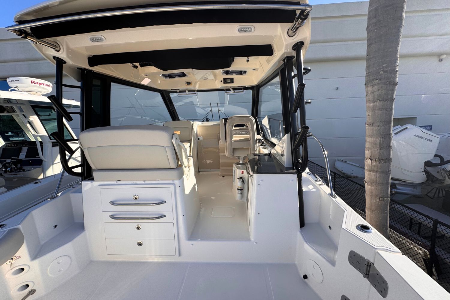2026 Boston Whaler 325 Conquest - 11