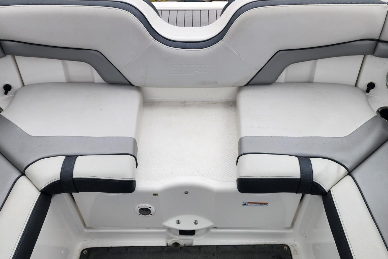 2015 Yamaha Boats 212X interior seating, featuring gray and white cushioned design.