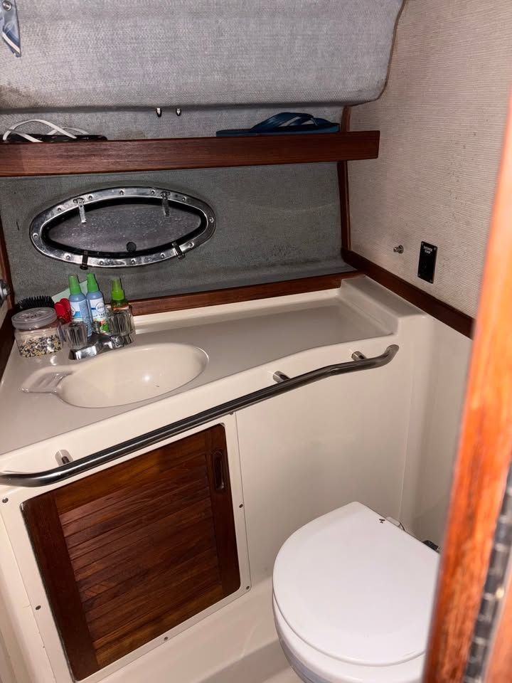 1986 Tiara Yachts 2700 Continental - 10