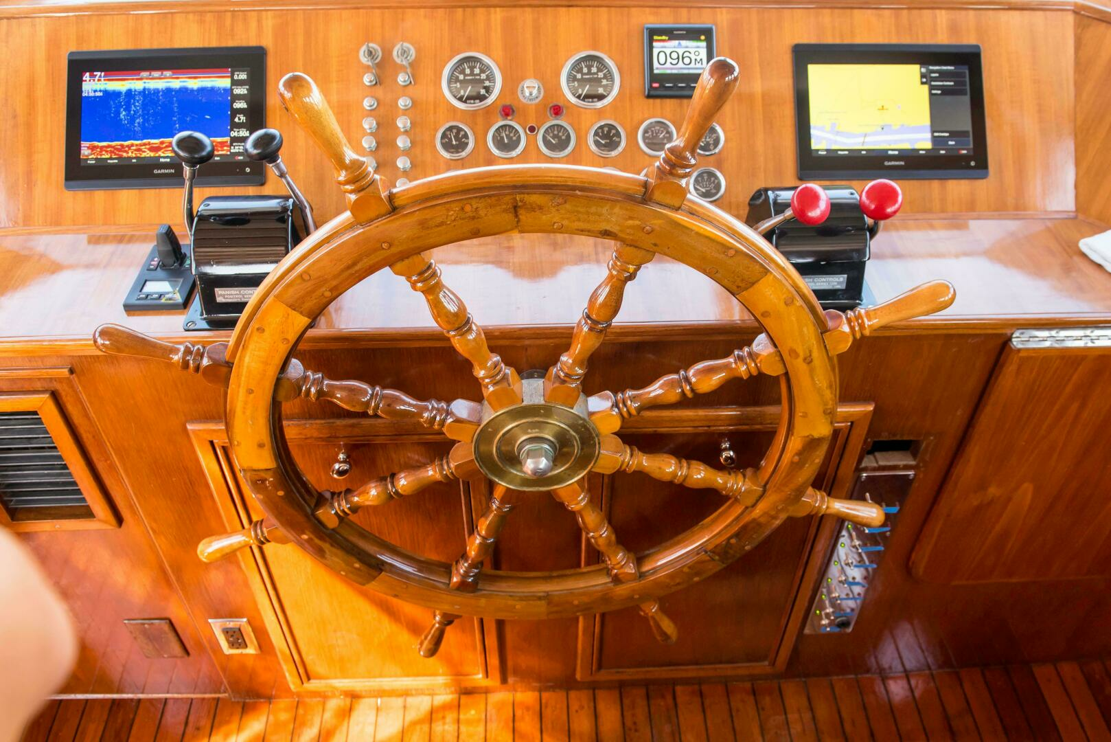 1947 Trumpy Raised Pilot House - Image 13