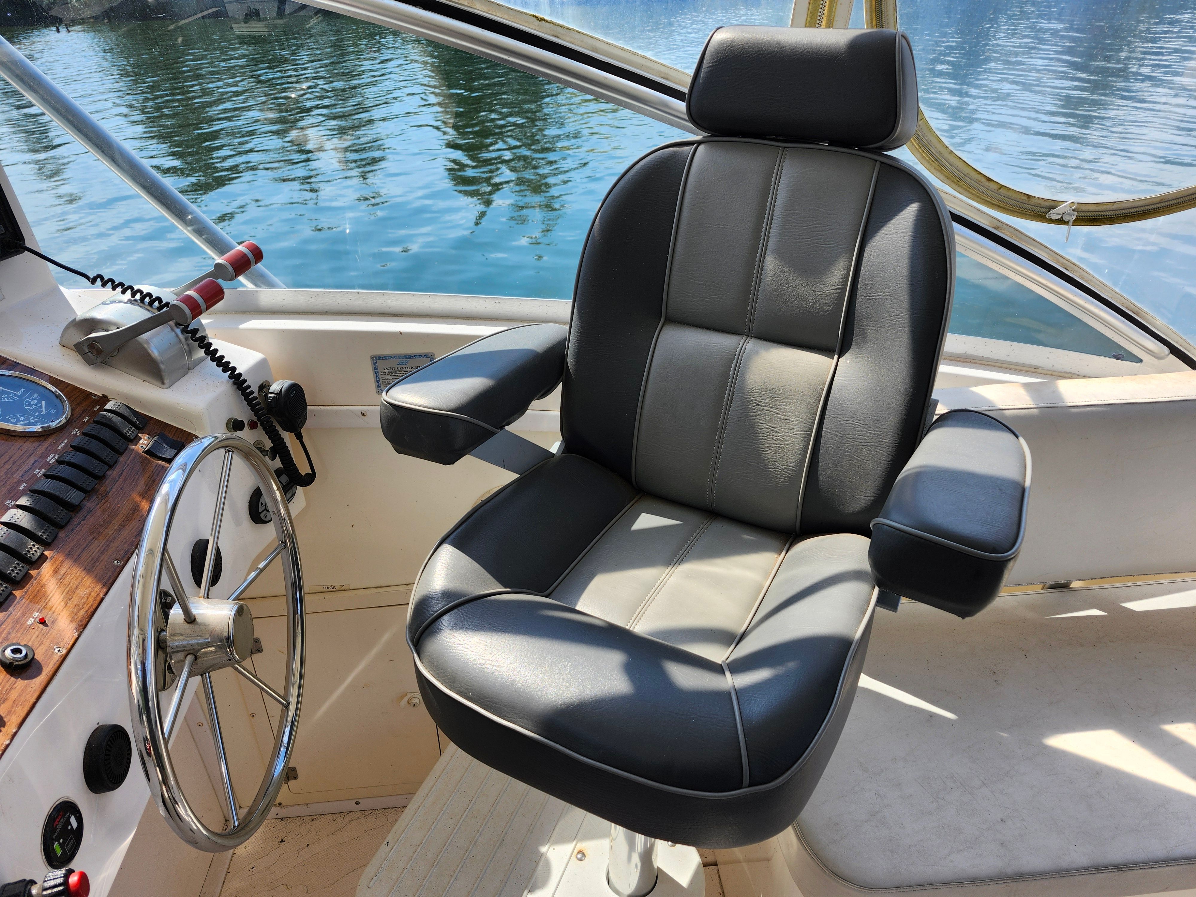 2004 Albemarle 320 Express Fisherman - 7