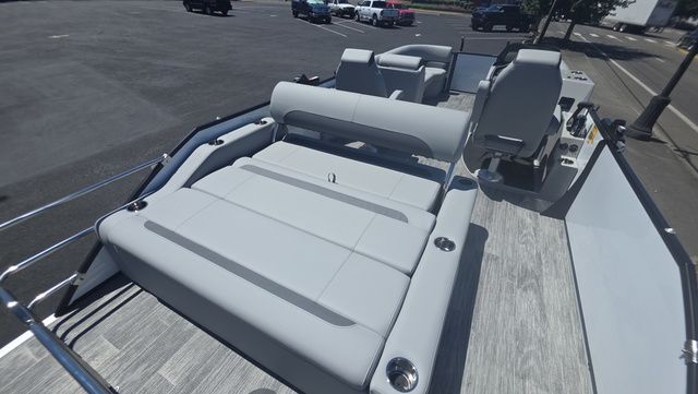 2026 Bentley Pontoons 223 Legacy SWINGBACK With 200hp Mercury XL Four-St - 19