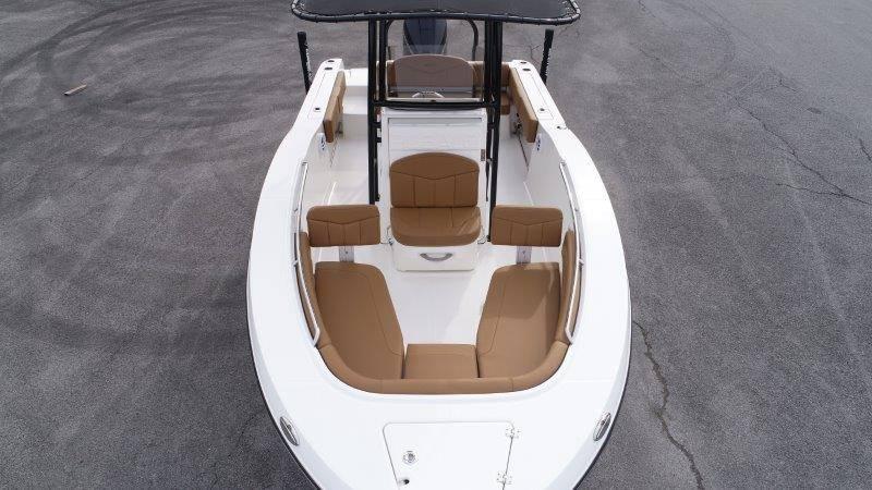 2025 Robalo R202 Explorer - 17
