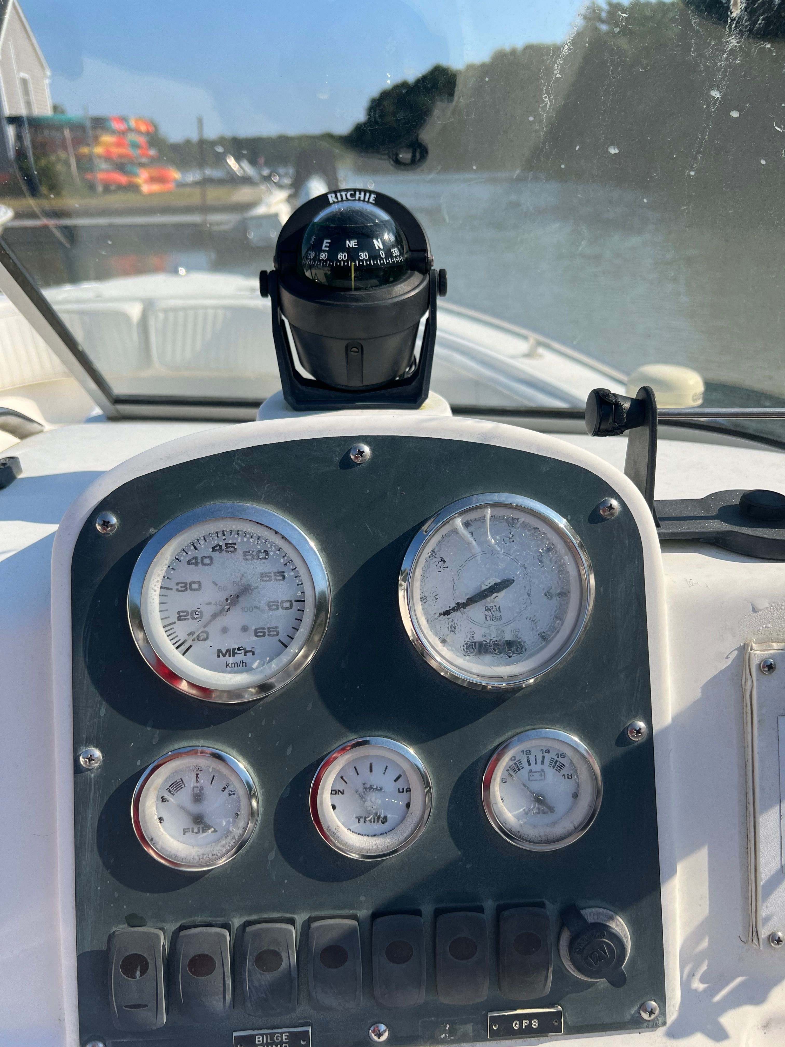2005 Sea Hunt Escape 220 - 10