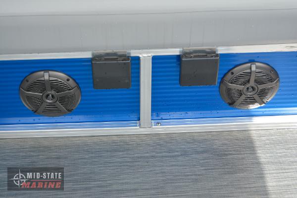 2024 Lowe Ultra 200 Cruise boat speakers and deck detail.