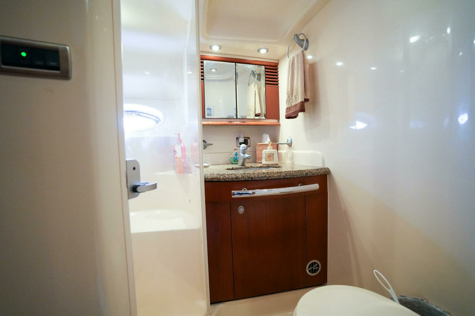 2006 Sea Ray 52 Sundancer - Image 41
