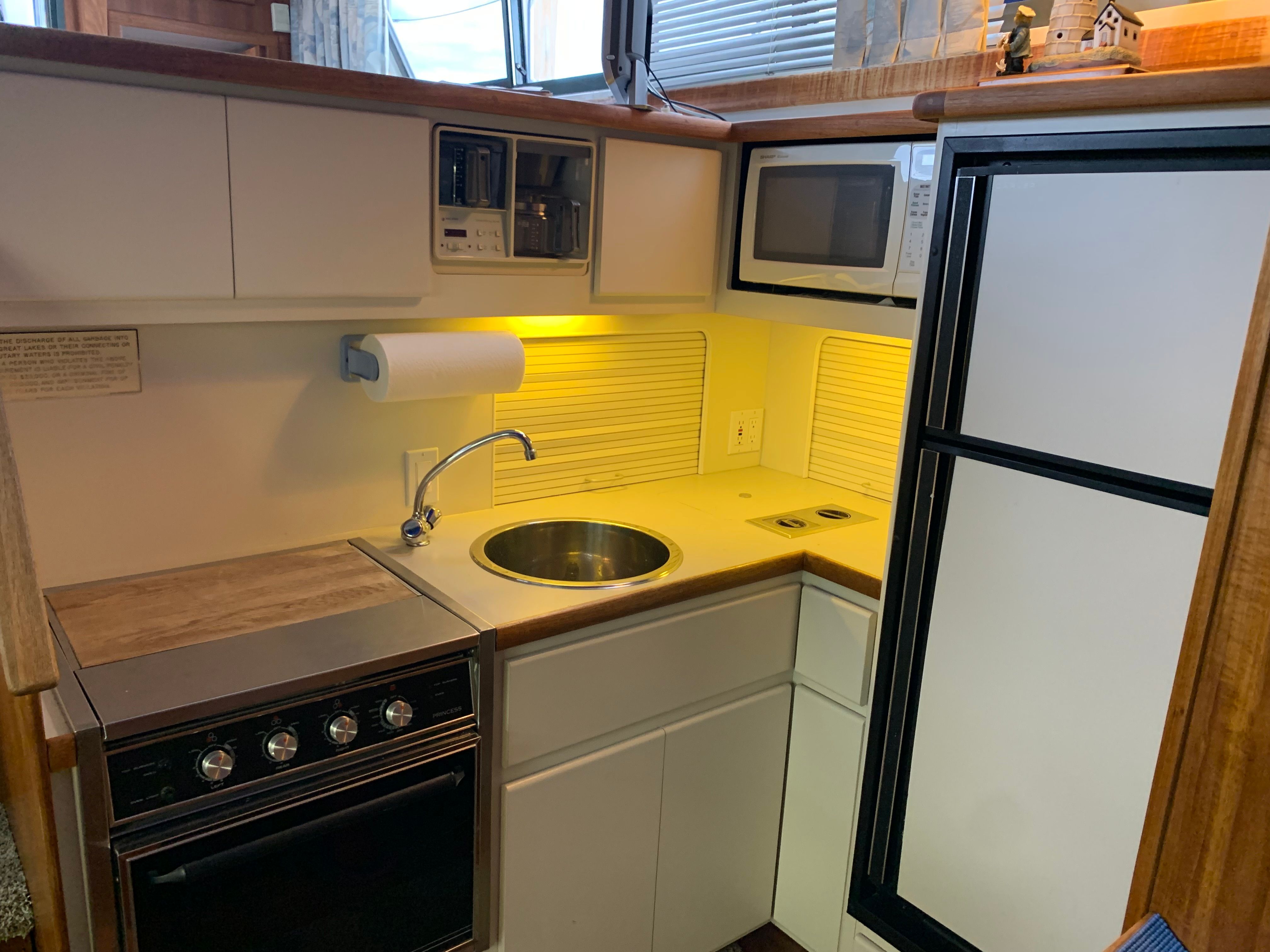 1994 Carver 430 Cockpit Motor Yacht - 6