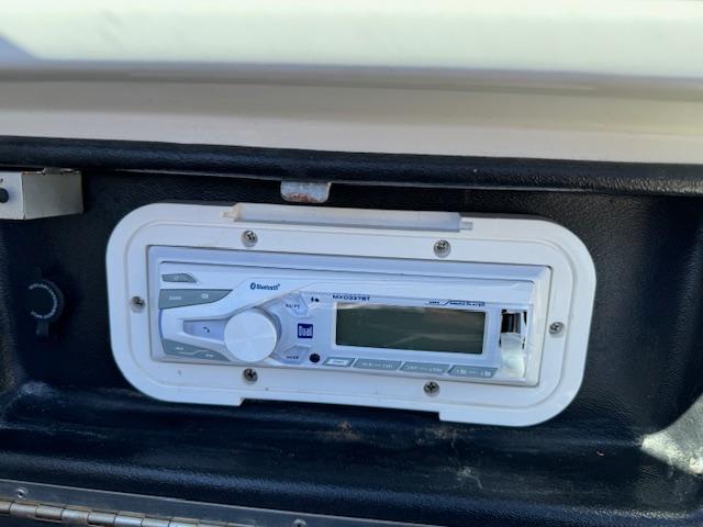 Boat stereo system in Chris-Craft Corsair 28, year 2007.