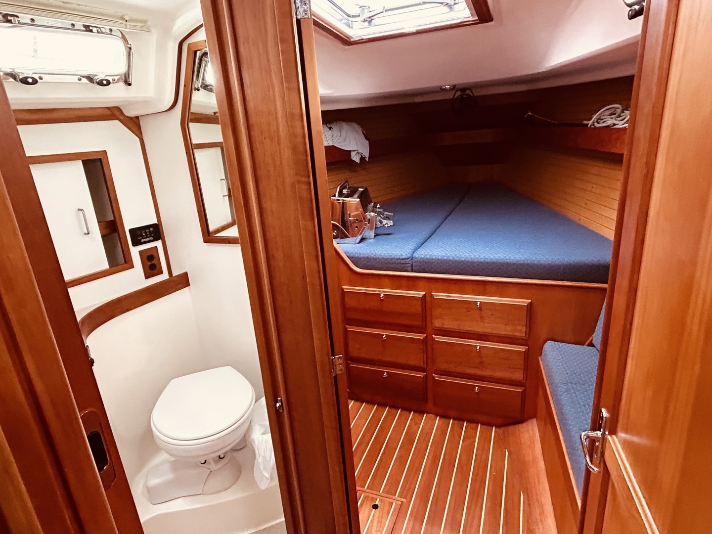 2004 Sabre 426 - Image 27
